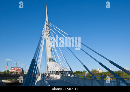 Le pont Esplanade Riel est photographié à Winnipeg Banque D'Images