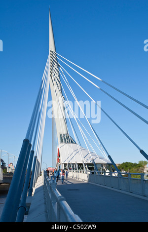 Le pont Esplanade Riel est photographié à Winnipeg Banque D'Images