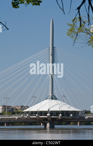 Le pont Esplanade Riel est photographié à Winnipeg Banque D'Images