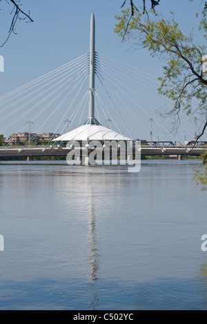 Le pont Esplanade Riel est photographié à Winnipeg Banque D'Images