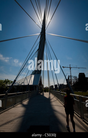 Le pont Esplanade Riel est photographié à Winnipeg Banque D'Images