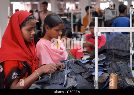 Le BANGLADESH , Dhaka, industrie du vêtement, Beximco fabrique de textiles produisent des jeans pour l'exportation pour l'ouest, ministère de l'escompteur pour la couture et confection Banque D'Images