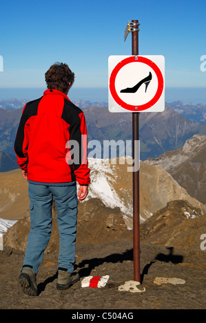 Interdiction de signer l'interdiction de la montagne randonnée sur la piste avec des chaussures inadaptées, Mt. Schilthorn, Oberland Bernois, Suisse Banque D'Images