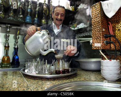 Turquie Istanbul turc eau Nargile café chicha tuyaux Banque D'Images
