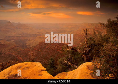 Stormy coucher du soleil à Grand Canyon, de Grandview Point, South Rim, Grand Canyon Nat'l. Park, Arizona Banque D'Images