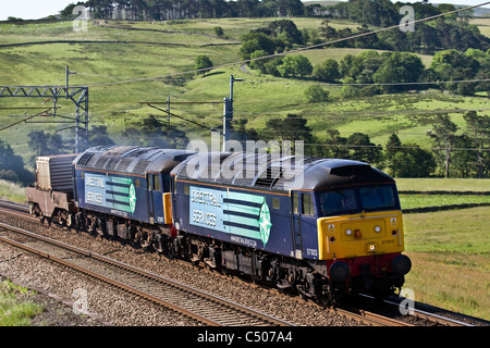Direct Rail Service 57007 et 57003 DRS train transportant le réservoir de combustible nucléaire usé à Shap, Cumbria, Royaume-Uni Banque D'Images