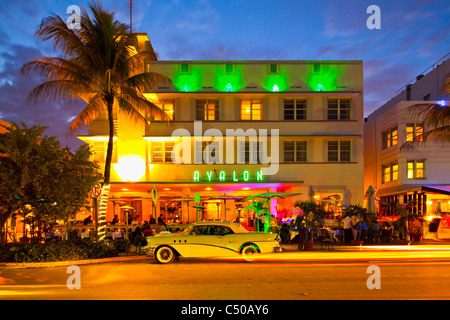 Hôtel Avalon au crépuscule, South Beach, Miami Banque D'Images