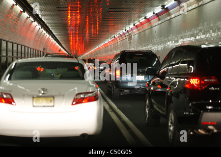 Voitures dans le tunnel Lincoln, New York City, USA Banque D'Images