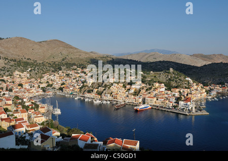 Symi. Îles du Dodécanèse. La Grèce. Gialos Port. Banque D'Images