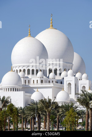 Vue extérieure, Grande Mosquée de Sheikh Zayed, la troisième plus grande mosquée du monde, Al Maqtaa, Abu Dhabi, Émirats Arabes Unis Banque D'Images