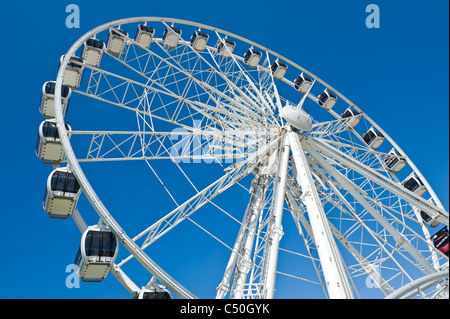 Grande roue pour les touristes sur le front de mer à Weston Super Mare Somerset England UK Banque D'Images