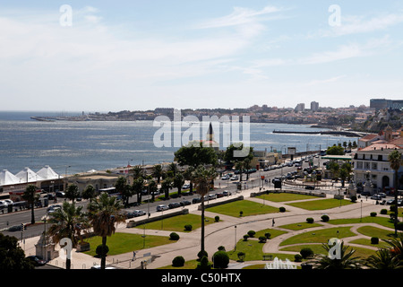 Donnant sur le parc du Casino et vers la baie de Cascais, Estoril, Portugal de. Banque D'Images