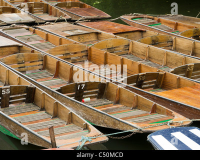 Plates prêts pour la location sur la rivière Cherwell à Oxford, Angleterre. Banque D'Images