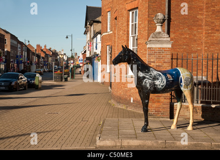 Un modèle peint à l'extérieur de l'entrée de la ville de Newmarket, Jockey Club high street, Suffolk UK Banque D'Images