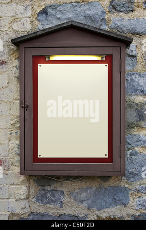 Photo d'une old weathered allumé d'affichage sur un mur, l'abondance de l'exemplaire de l'espace pour ajouter votre propre texte. Banque D'Images