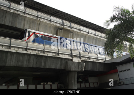 BTS Sky Train à Bangkok Banque D'Images