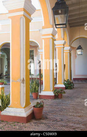 Palacio Cantero, Museo Historico Municipal, colonnes de la cour, Trinidad, Cuba Banque D'Images