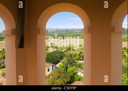 Vue depuis la Manaca Iznaga tower sur la Valle de los Ingenios, Trinidad, Cuba Banque D'Images