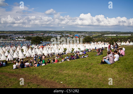 Tipi, Tipi ou Wigwam tentes au festival de Glastonbury 2011, Somerset, Angleterre, Royaume-Uni. Banque D'Images