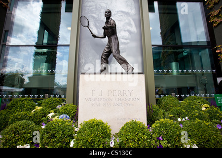 Les Championnats de tennis de Wimbledon, Fred Perry statue. Photo:Jeff Gilbert Banque D'Images