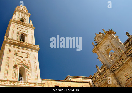 Duomo di Lecce et clocher de la cathédrale, la Piazza del Duomo, Lecce, Pouilles, Italie Banque D'Images