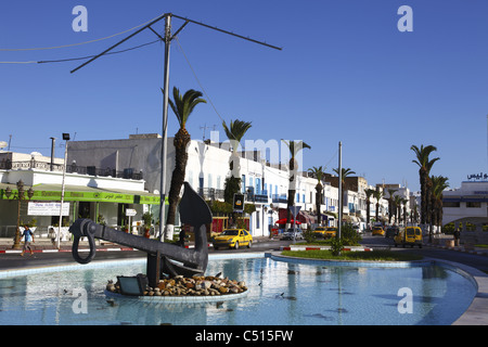 Afrique, Afrique du Nord, Tunisie, Tunis, La Goulette, Fontaine d'ancrage et de la rue Main Banque D'Images