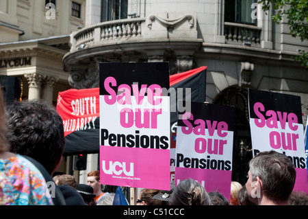 Les pensions du secteur public, grève Mars sur le Strand, London, UK, 30/06/2011 Banque D'Images