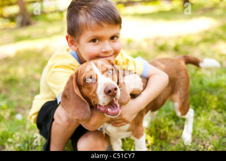 Portrait de garçon au chien Banque D'Images