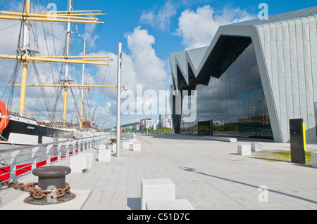 SV Glenlee accosté à côté de Riverside Museum Musée du Transport et voyage Yorkhill Quay de Govan Glasgow Ecosse Banque D'Images