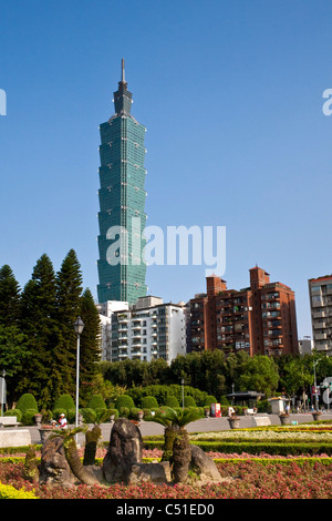 Taipei 101 du jardin de Sun Yat-Sen Memorial Hall, Taipei, Taiwan Banque D'Images