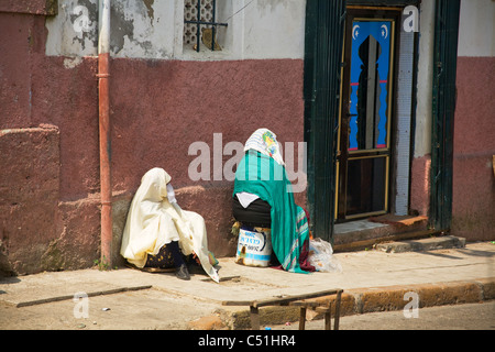 Deux femmes, la Kasbah, Alger, Algérie, Afrique du Nord Banque D'Images