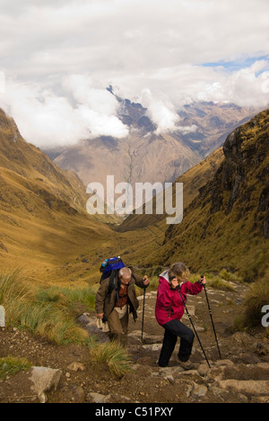 Approche de quelques 13 775 pieds de haut Warmiwanusca (morte) passent sur le sentier des Incas au Pérou Banque D'Images