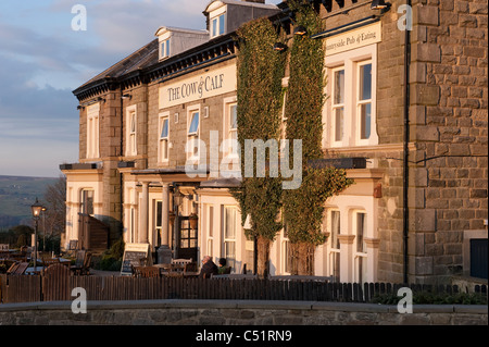 The Cow and Calf Hotel, restaurant traditionnel de pub de campagne (extérieur) et salon extérieur (Vintage Inns) - Ilkley Moor, West Yorkshire, Angleterre, Royaume-Uni Banque D'Images