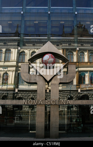 L'entrée de la national théâtre moderne 'Nová Scéna' ( 'La nouvelle étape' ) à Nové Město, Prague, République tchèque. Banque D'Images