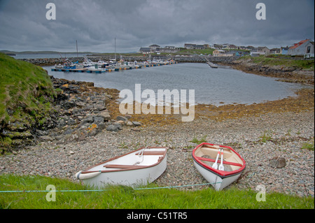 Les petites barques transporté à terre à Hamnavoe, îles Shetland. 7431 SCO Banque D'Images