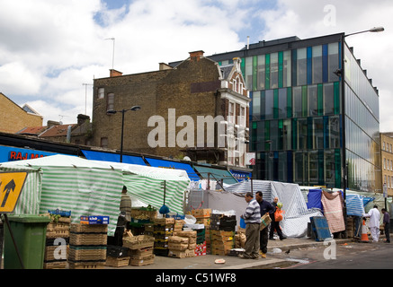 Idea Store et marché - Whitechapel Road à Londres Banque D'Images