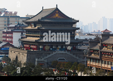 Vue sur la Tour du Tambour , Centre-ville de Xian, Shaanxi, Chine Banque D'Images