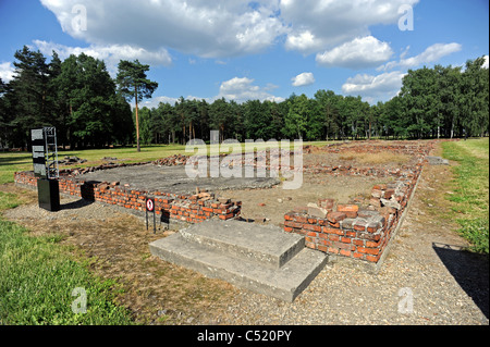 Auschwitz II Birkenau ancien camp de concentration et maintenant un musée de l'État - Les ruines de la chambre à gaz et les fours crématoires IV Banque D'Images