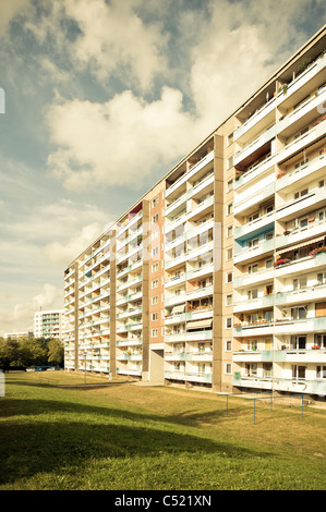 Immeuble préfabriqué, Housing Estate, le logement social, la symétrie, l'établissement, Jena, Allemagne Banque D'Images