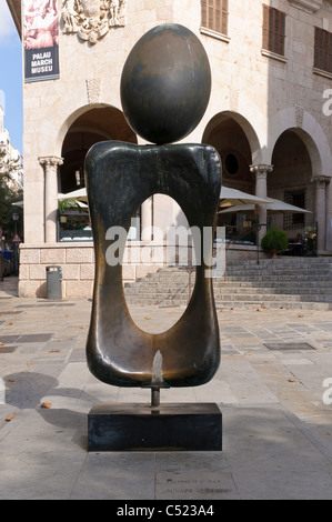 Un monument la dona par Joan Miró dans le centre-ville historique de Palma de Majorque, Majorque, Îles Baléares, Espagne, Europe Banque D'Images