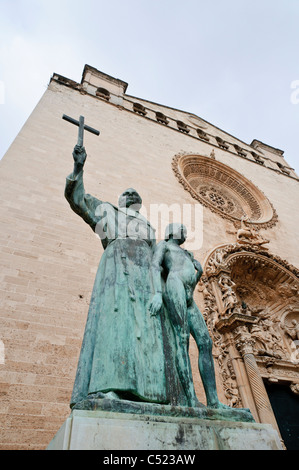 Mémorial à Junipero Serra, fondateur de San Francisco, la Basilique de Sant Francesco dans le centre-ville historique de Palma de Majorque Banque D'Images