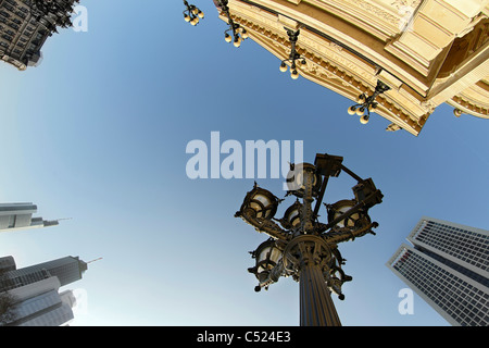 Alte Oper de Francfort, frog perspective, Frankfurt am Main, Hesse, Germany, Europe Banque D'Images