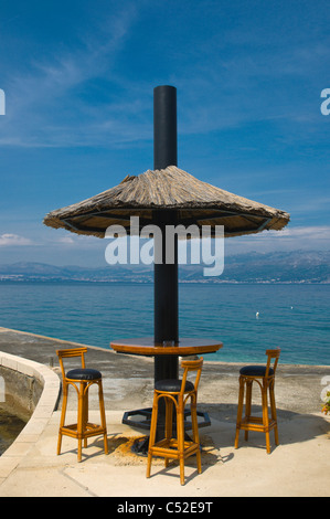 Terrasse de restaurant près de Supetar sur l'île de Brac en Dalmatie Croatie Europe Banque D'Images