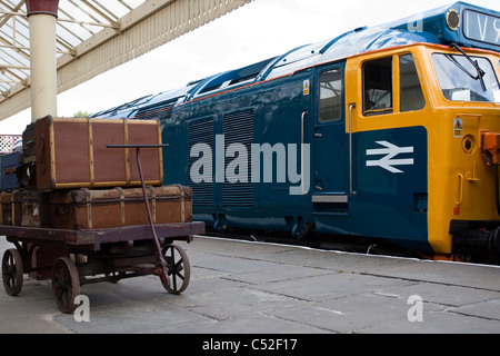 Bagages et trains au gala de train ELR East Lancashire Railway Heritage Trust week-end juillet 2011 Banque D'Images