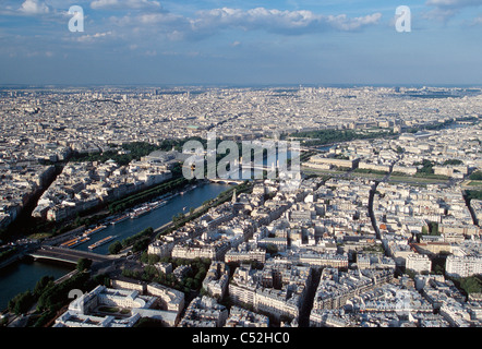 Vue de la Seine à partir de la Tour Eiffel. Banque D'Images