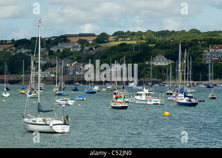 Beaucoup de bateaux sur la rivière Fal à Falmouth, Cornwall, UK Banque D'Images