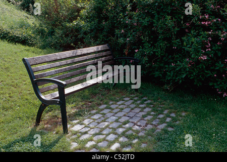 Banc de parc près de l'Allemagne, Baggersee. Banque D'Images