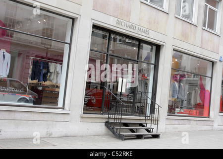 RICHARD JAMES,tailleurs sur mesure de Saville Row, Londres le premier secteur de l'adaptation, l'entreprise s'est vue Clifford St store ici. Banque D'Images