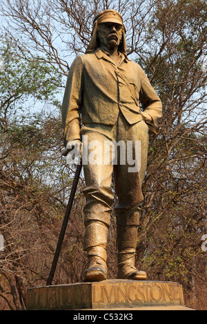 Statue à la mémoire du Dr David Livingstone au Victoria Falls au Zimbabwe, l'Afrique. Banque D'Images