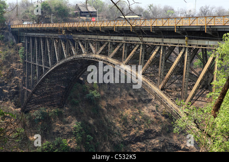 Le Victoria Falls Bridge, qui enjambe les gorges sur la rivière Zambèze entre la Zambie et le Zimbabwe. Banque D'Images